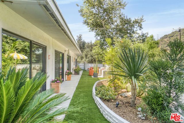 3560 Mandeville Canyon Road, Los Angeles, CA 90049