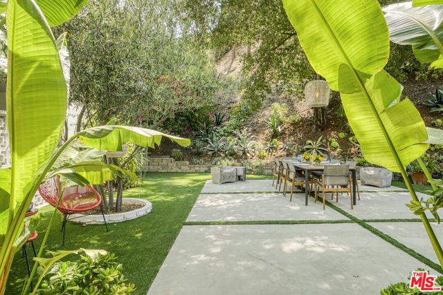 3560 Mandeville Canyon Road, Los Angeles, CA 90049