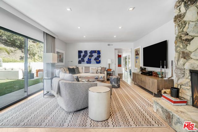 3560 Mandeville Canyon Road, Los Angeles, CA 90049