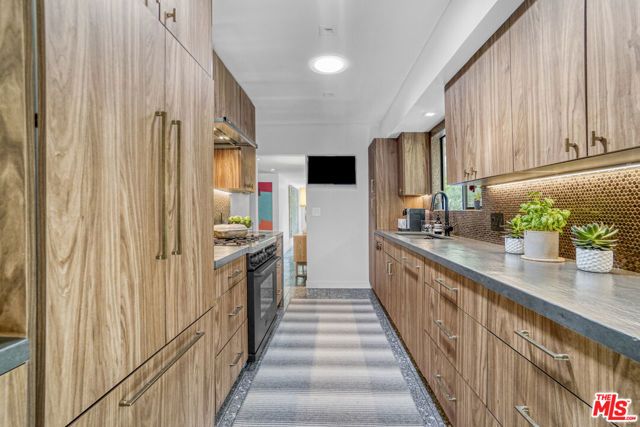 3560 Mandeville Canyon Road, Los Angeles, CA 90049