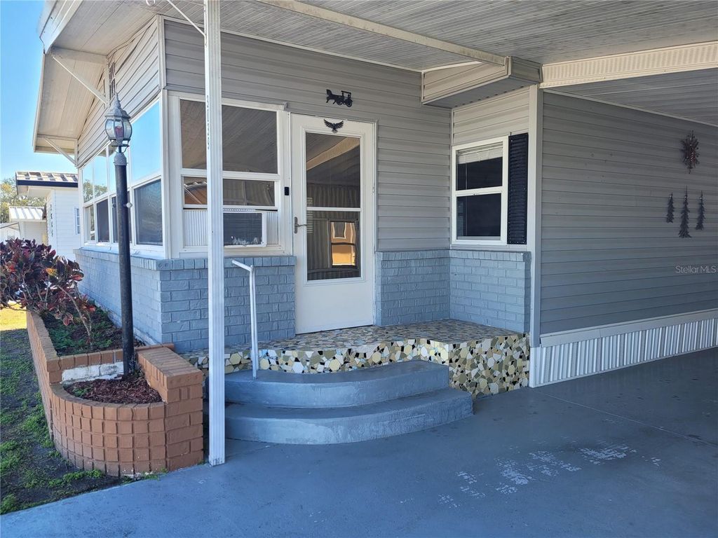 Image 2 of property listing at 3039 SEGO LANE, Lakeland, FL 33801