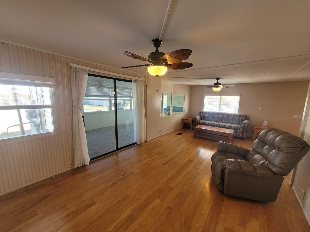 Image 12 of property listing at 3039 SEGO LANE, Lakeland, FL 33801