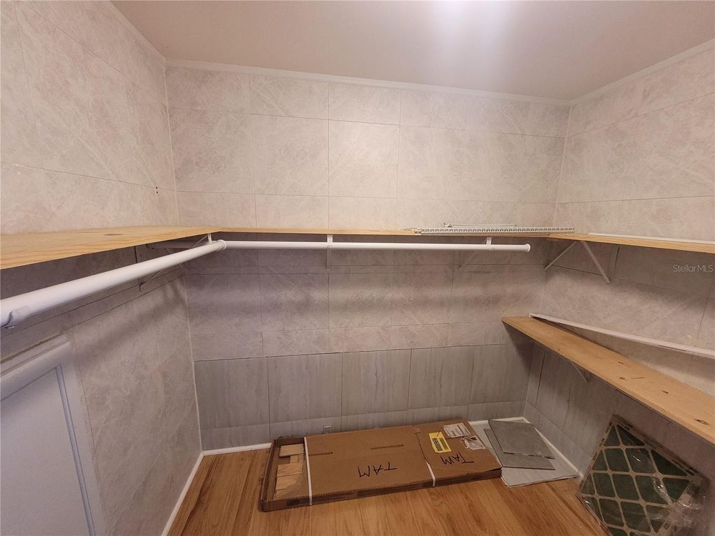 Image 28 of property listing at 3039 SEGO LANE, Lakeland, FL 33801