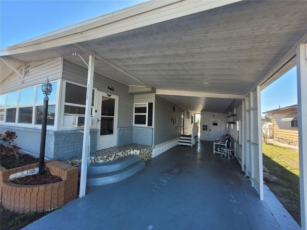 Image 32 of property listing at 3039 SEGO LANE, Lakeland, FL 33801