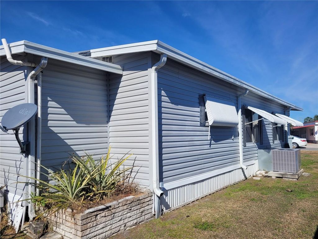 Image 36 of property listing at 3039 SEGO LANE, Lakeland, FL 33801