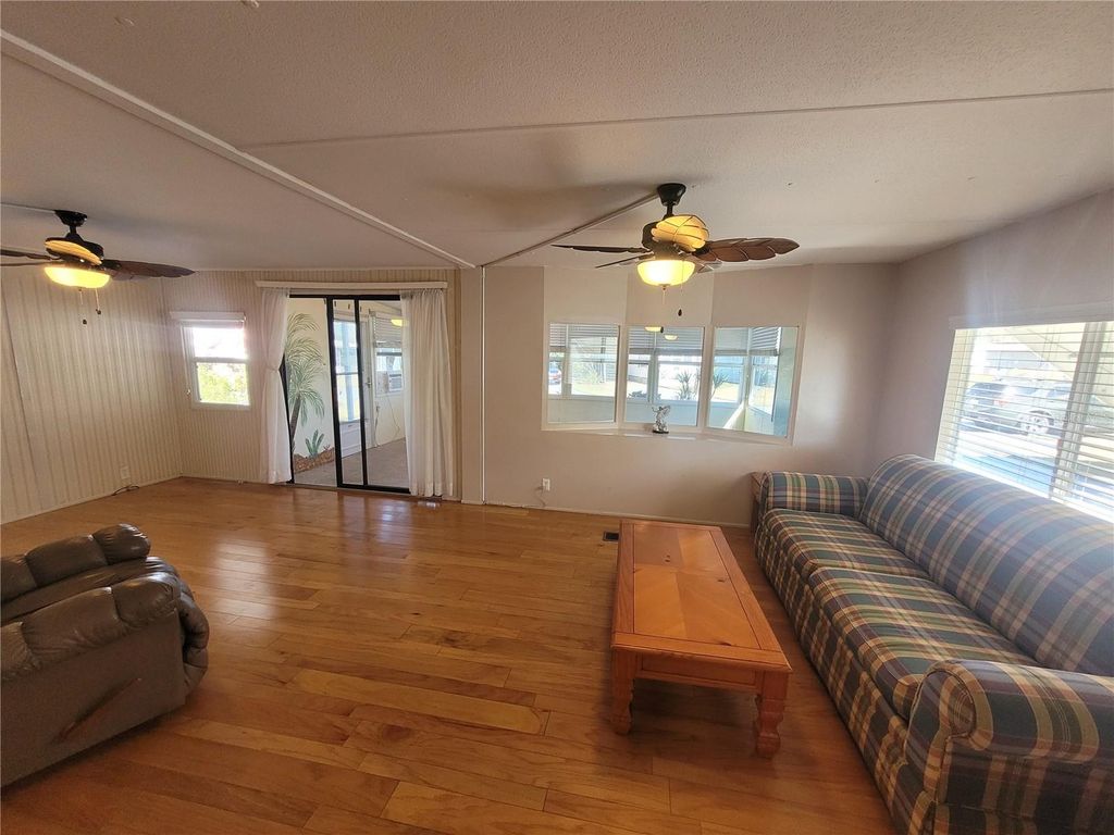 Image 10 of property listing at 3039 SEGO LANE, Lakeland, FL 33801