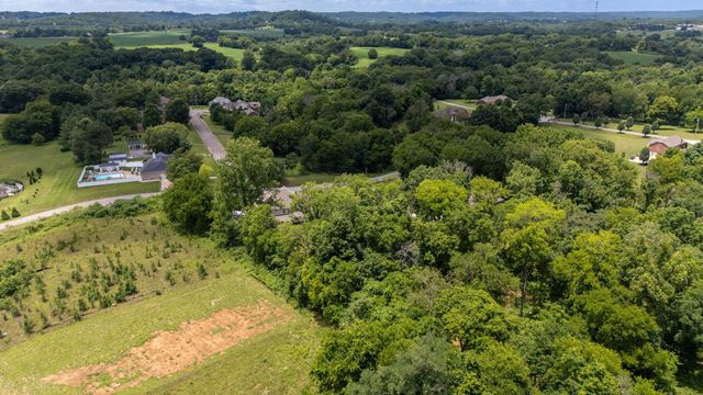 1576 Frye Rd, Columbia, TN 38401