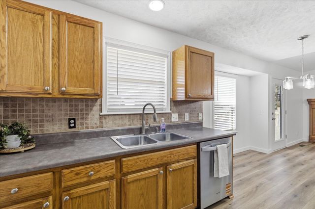 5215 S Honeysuckle Lane, Battlefield, MO 65619