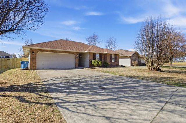 5215 S Honeysuckle Lane, Battlefield, MO 65619