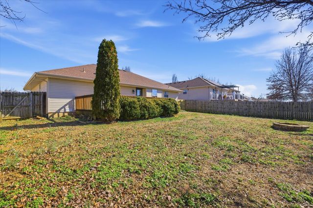 5215 S Honeysuckle Lane, Battlefield, MO 65619