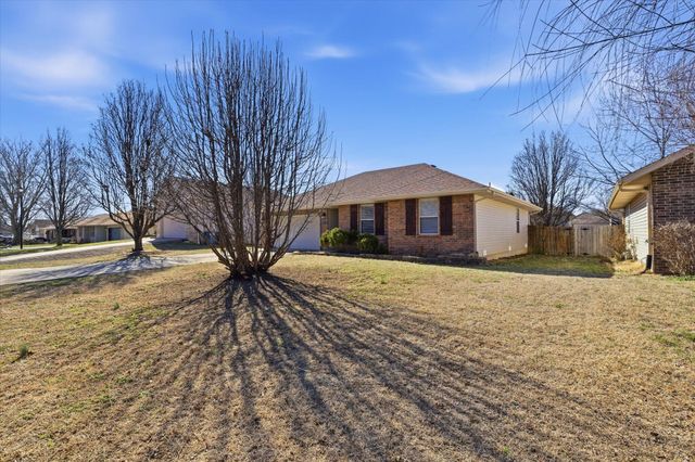 5215 S Honeysuckle Lane, Battlefield, MO 65619