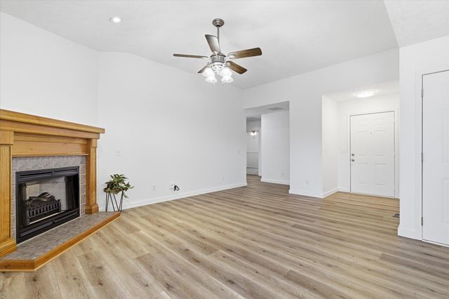 5215 S Honeysuckle Lane, Battlefield, MO 65619