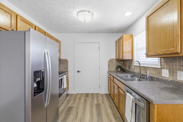 5215 S Honeysuckle Lane, Battlefield, MO 65619