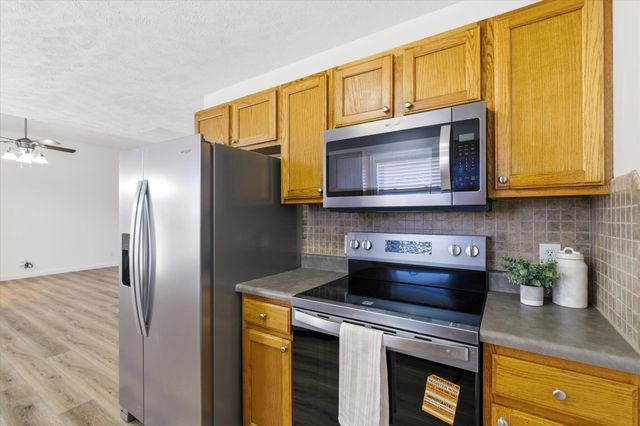 5215 S Honeysuckle Lane, Battlefield, MO 65619