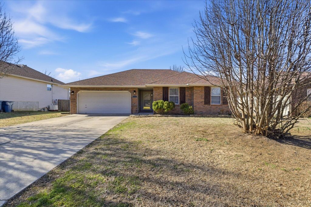 5215 S Honeysuckle Lane, Battlefield, MO 65619