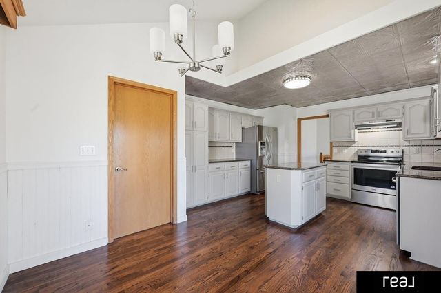 2013 Liberty Lane, Papillion, NE 68133