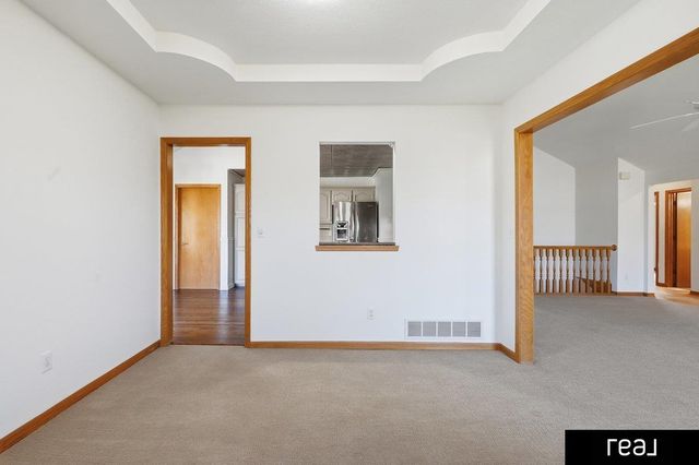 2013 Liberty Lane, Papillion, NE 68133