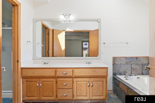 2013 Liberty Lane, Papillion, NE 68133