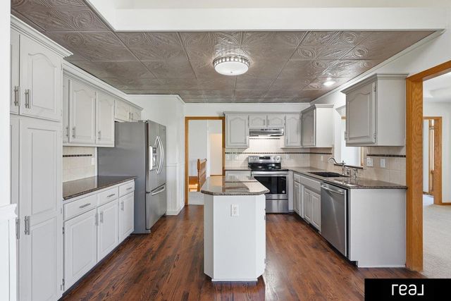2013 Liberty Lane, Papillion, NE 68133