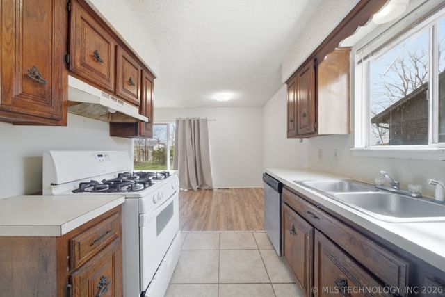 11552 E 27th Court, Tulsa, OK 74129