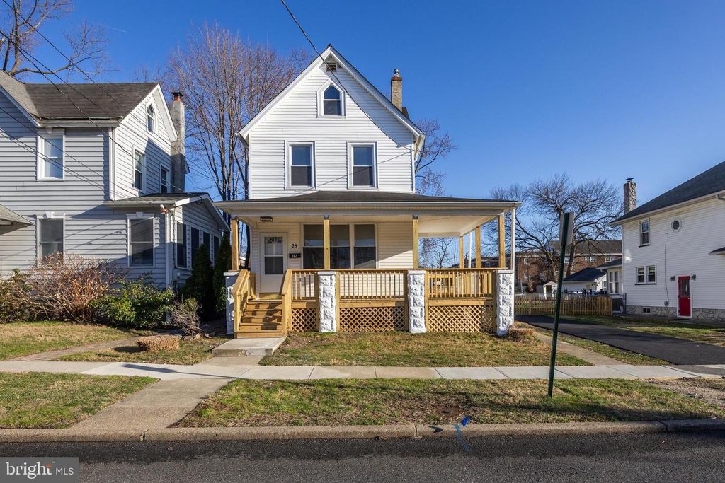 28 W GREENWOOD AVENUE, Oaklyn, NJ 08107