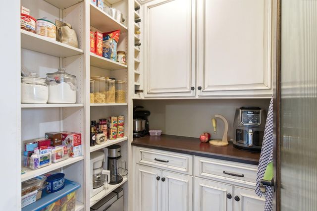 4501 S HARVEST RD, Columbia, MO 65203