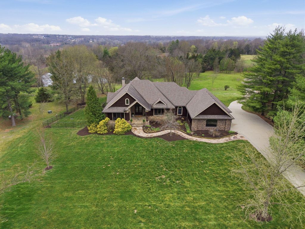 4501 S HARVEST RD, Columbia, MO 65203