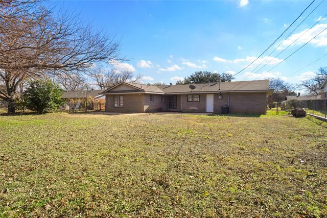 8108 Redwood Drive, Benbrook, TX 76116