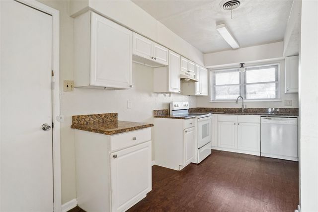 8108 Redwood Drive, Benbrook, TX 76116