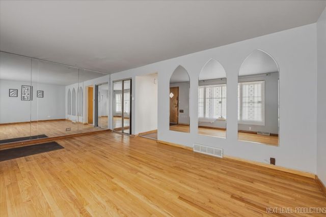 7935 S Blackstone Avenue, Chicago, IL 60619