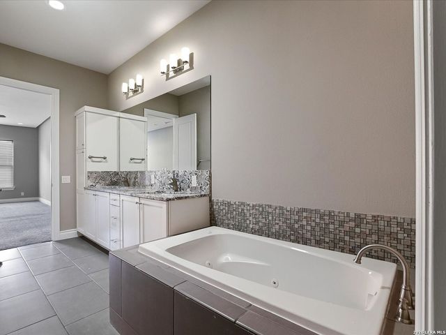 6711 ABARTH LN, San Antonio, TX 78257