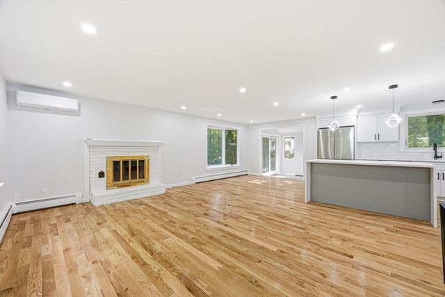 7 Hillcrest Dr, Acton, MA 01720