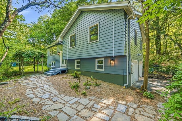 7 Hillcrest Dr, Acton, MA 01720