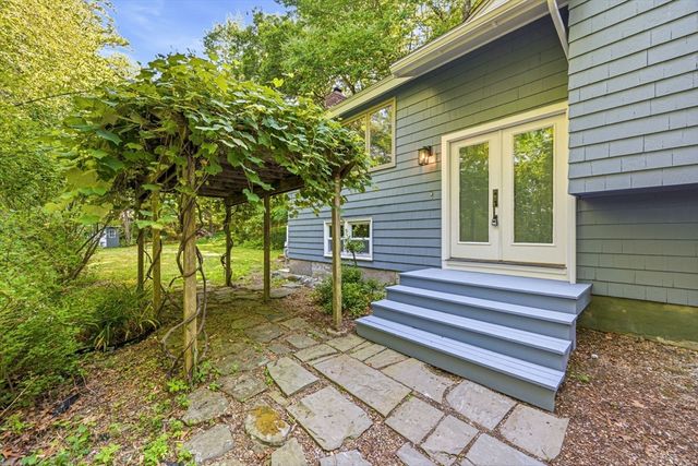 7 Hillcrest Dr, Acton, MA 01720