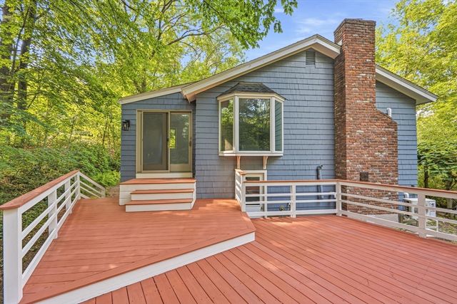 7 Hillcrest Dr, Acton, MA 01720