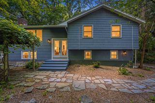 7 Hillcrest Dr, Acton, MA 01720
