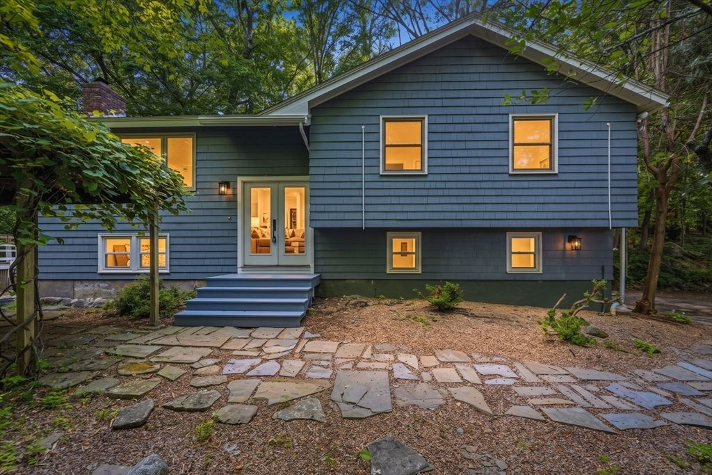 7 Hillcrest Dr, Acton, MA 01720