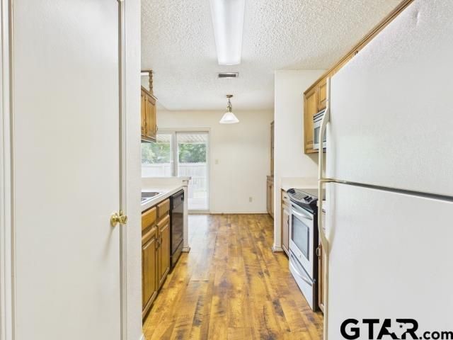 784 Southwood Dr, Athens, TX 75751