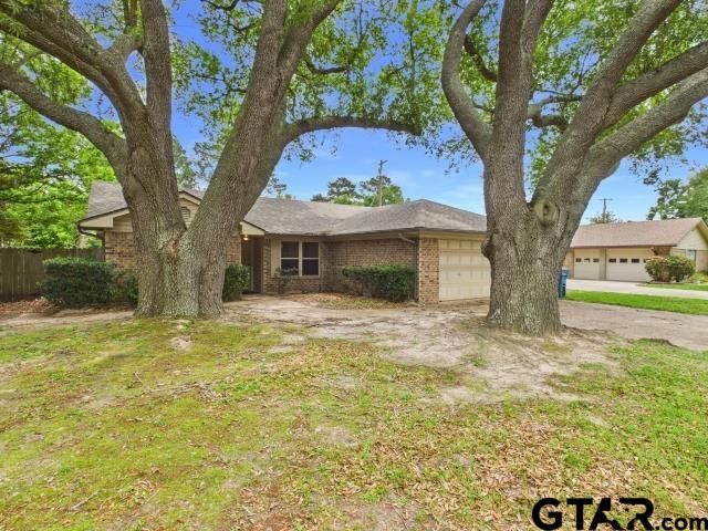 784 Southwood Dr, Athens, TX 75751