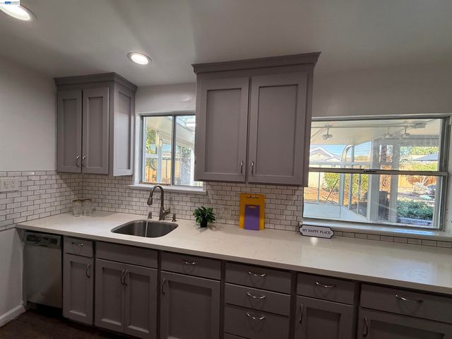 1362 Esser Ave, San Leandro, CA 94579