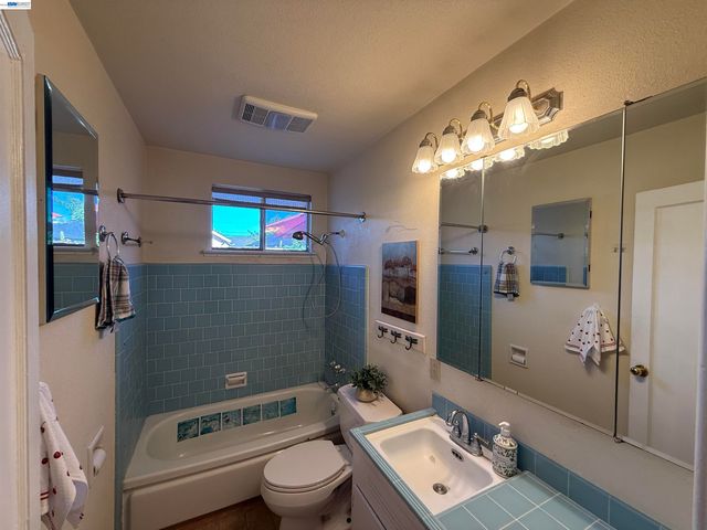 1362 Esser Ave, San Leandro, CA 94579