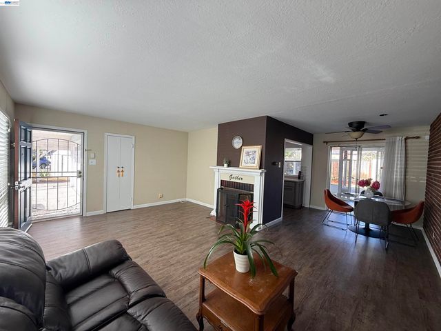 1362 Esser Ave, San Leandro, CA 94579