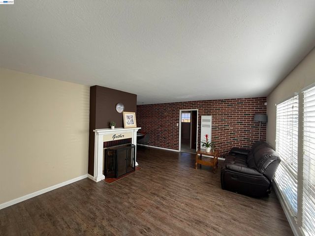1362 Esser Ave, San Leandro, CA 94579