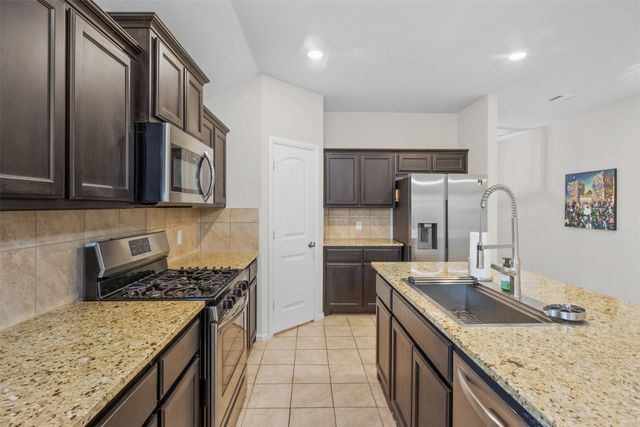 933 Walls Boulevard, Crowley, TX 76036