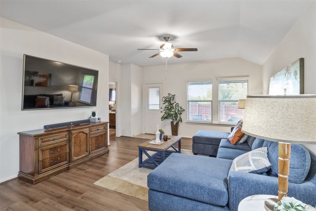 933 Walls Boulevard, Crowley, TX 76036