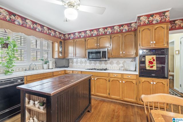 300 LEACH DRIVE, Birmingham, AL 35213