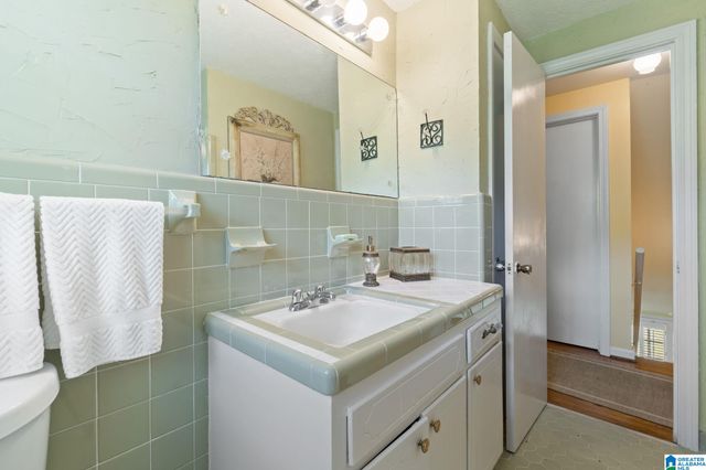 300 LEACH DRIVE, Birmingham, AL 35213