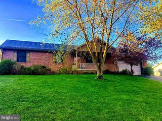 26 FARMINGTON DR, York, PA 17407