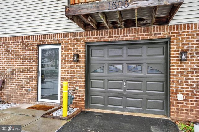 1606 CONDOR LN, Dover, PA 17315