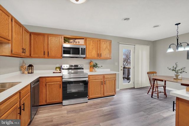 1606 CONDOR LN, Dover, PA 17315